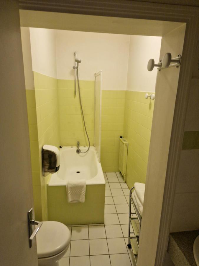 Hotel Du Commerce Millau Exteriör bild